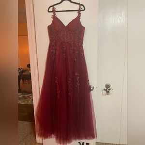Elegant Burgundy Lace Evening Gown